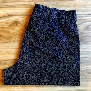 Lululemon On The Fly Short ~ Black & White